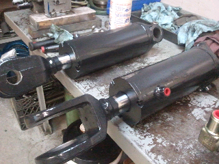 New Toyota forklift tilt cylinders ready to be installed